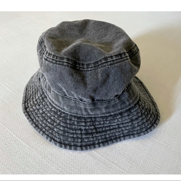 Uo Washed Bucket Hat 